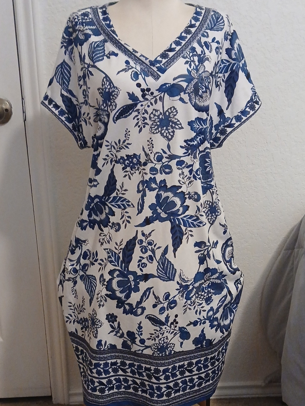 Blue & White Floral V‑Neck Tunic Dress